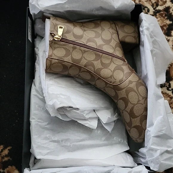 NWT! Coach Signature "C" logo Boots in Original Blk Box w/White Logo Branding;11 - Picture 3 of 16
